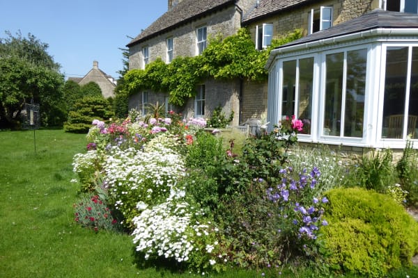 House sit in Bourton on the Water, United Kingdom