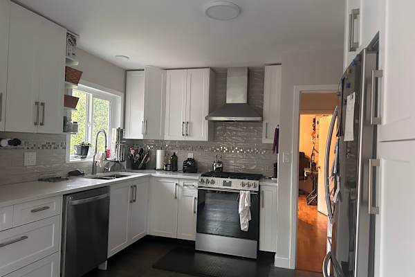 House sit in Saanich, BC, Canada