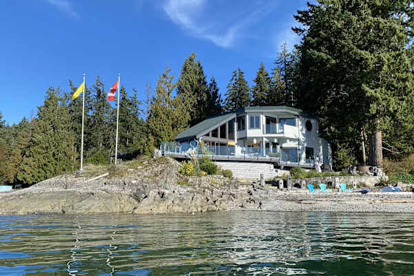 House sit in Sechelt, BC, Canada