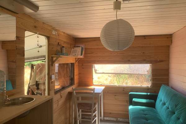 House sit in Semur-en-Vallon, France