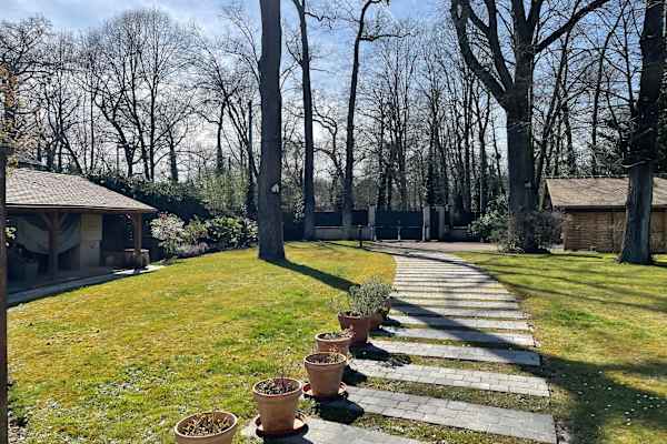 House sit in Maisons-Laffitte, France