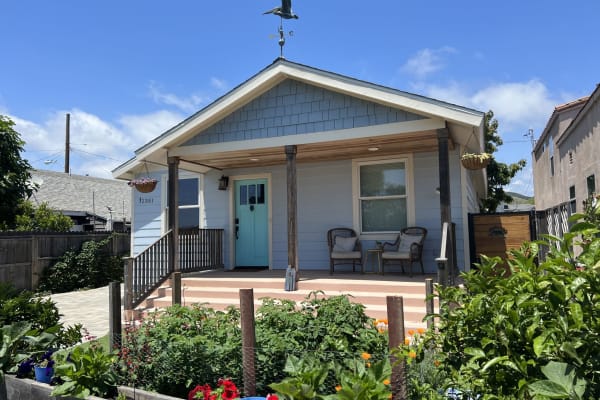 House sit in Ventura, CA, US
