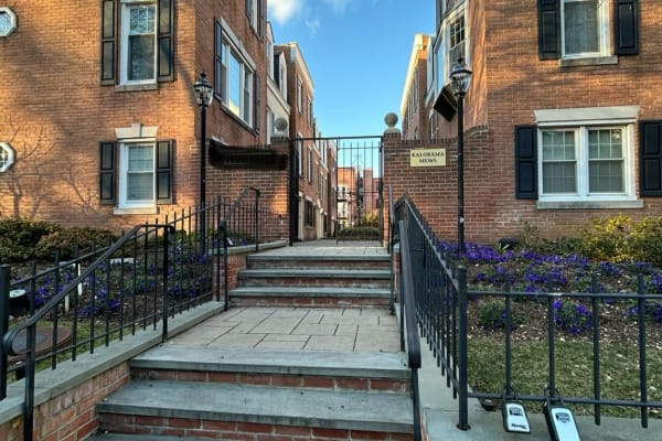 House sit in Washington, D.C., Washington, D.C., US