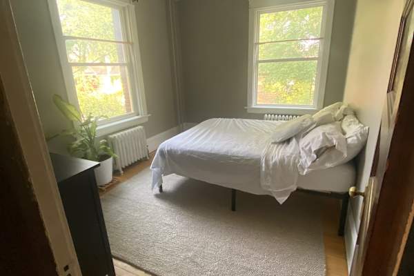 House sit in Winnipeg, MB, Canada