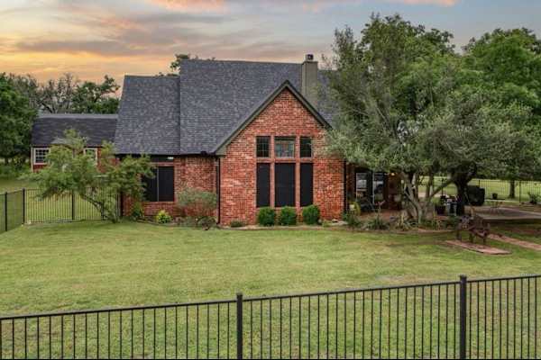 House sit in Joshua, TX, US