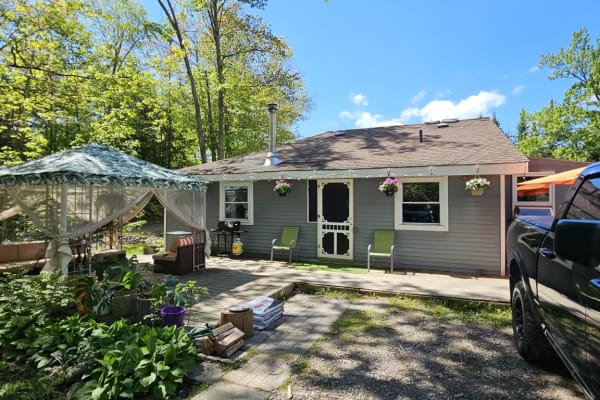 House sit in Midland, ON, Canada