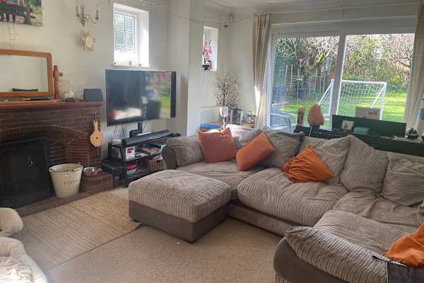 House sit in Redhill, United Kingdom