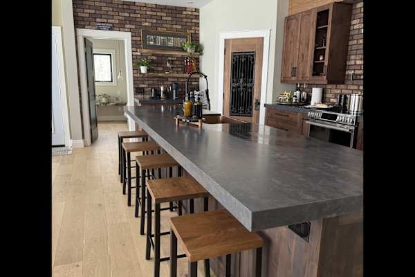 House sit in Buckhorn, ON, Canada