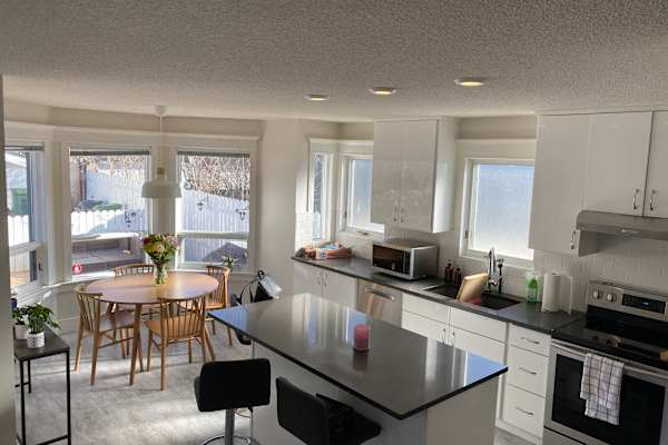 House sit in Calgary, AB, Canada