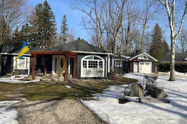 House sit in Bayfield, ON, Canada