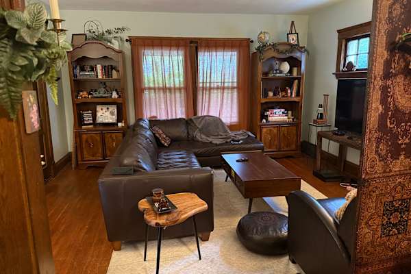 House sit in Lakewood, OH, US