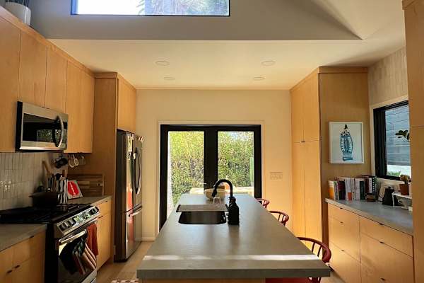 House sit in Los Angeles, CA, US