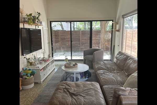 House sit in Austin, TX, US