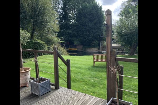 House sit in Weybridge, United Kingdom