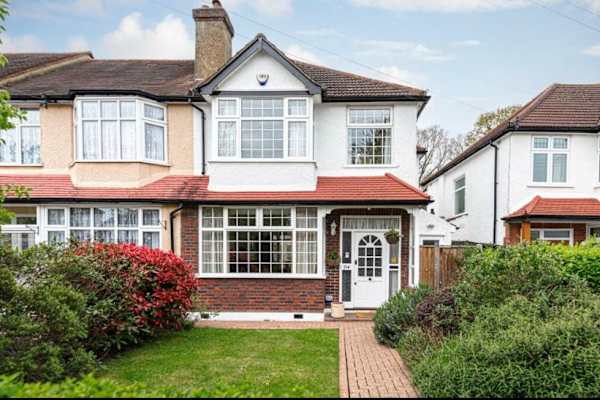 House sit in Worcester Park, United Kingdom