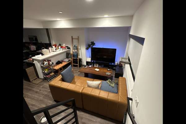 House sit in Los Angeles, CA, US