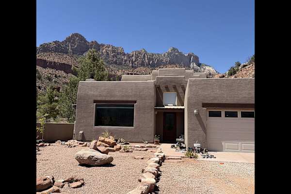House sit in Springdale, UT, US