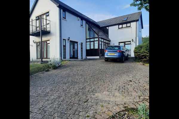 House sit in Swansea, United Kingdom