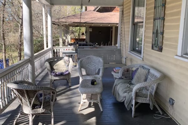 House sit in Asheville, NC, US