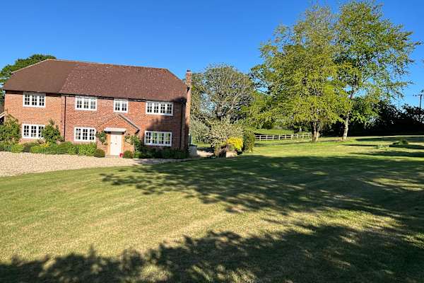 House sit in Newbury, United Kingdom