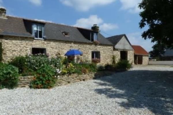 House sit in Châteauneuf-du-Faou, France