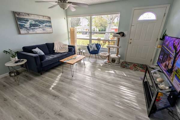 House sit in Titusville, FL, US