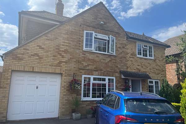 House sit in Effingham, United Kingdom