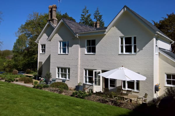 House sit in Kingsclere, United Kingdom