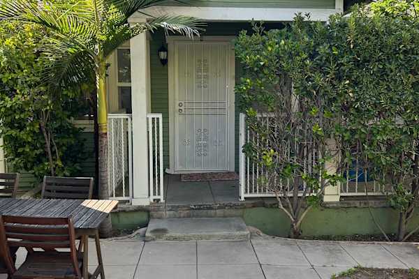 House sit in North Glendale, CA, US