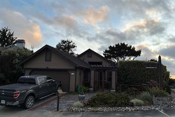House sit in Half Moon Bay, CA, US