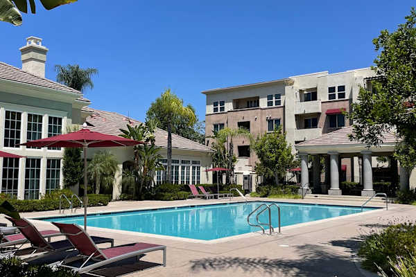 House sit in Woodland Hills, CA, US