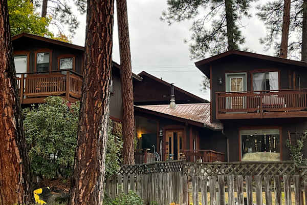 House sit in Leavenworth, WA, US