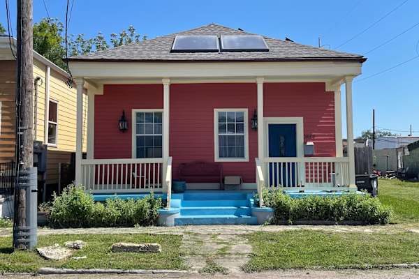 House sit in New Orleans, LA, US
