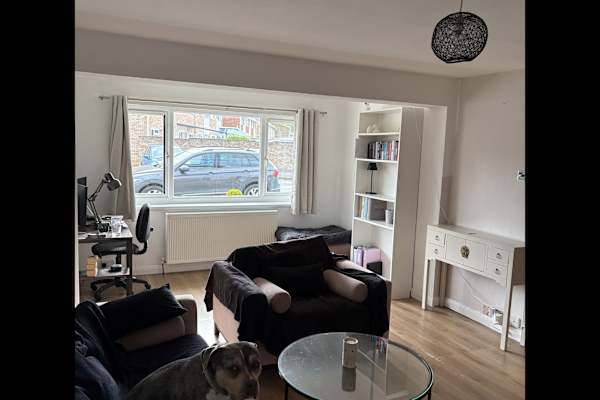House sit in Charfield, United Kingdom