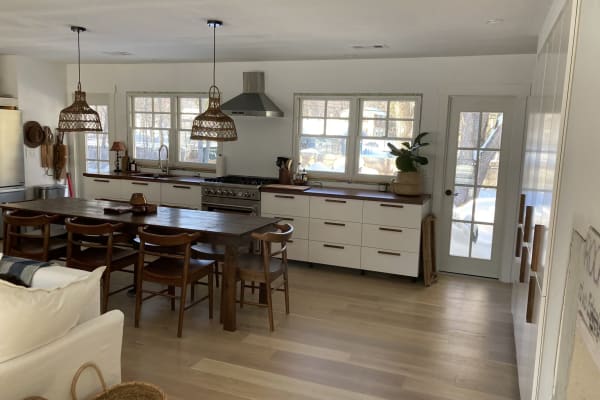 House sit in Deephaven, MN, US