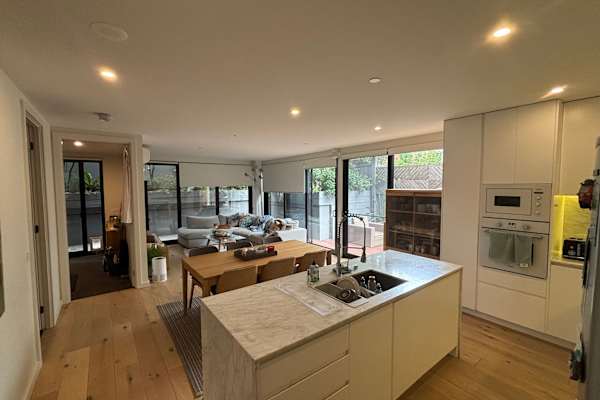 House sit in Melbourne, VIC, Australia