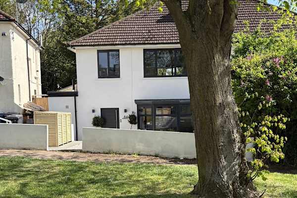 House sit in Mill Hill East, United Kingdom