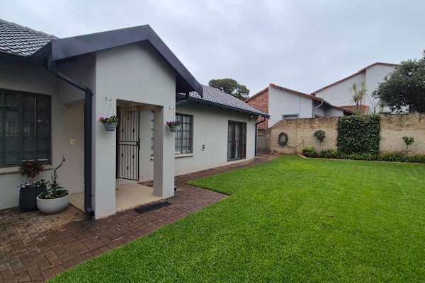 House sit in Roodepoort, South Africa