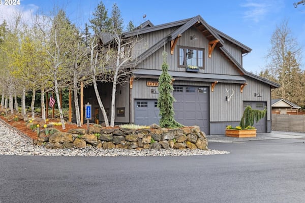 House sit in White Salmon, WA, US