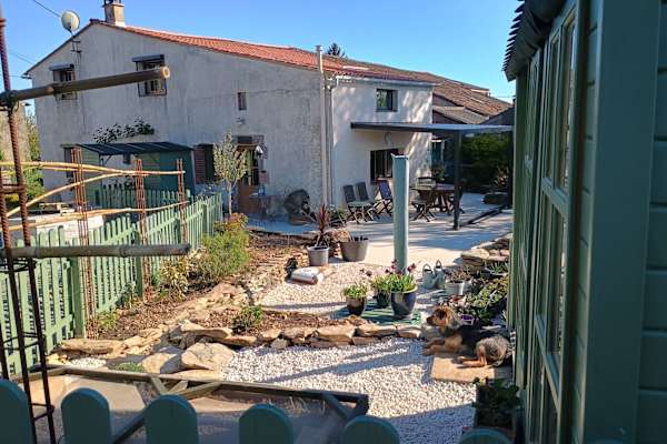 House sit in La Châtaigneraie, France