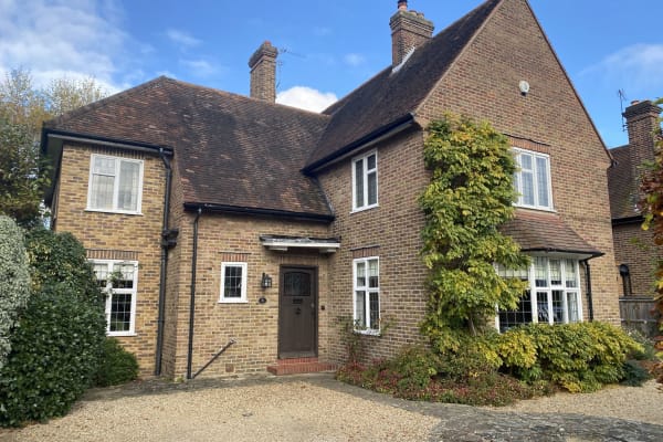 House sit in Esher, United Kingdom