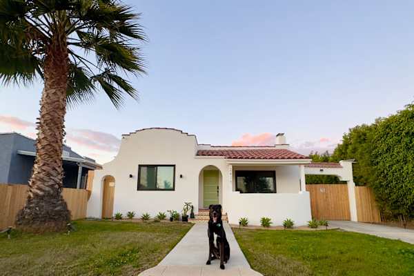 House sit in Los Angeles, CA, US