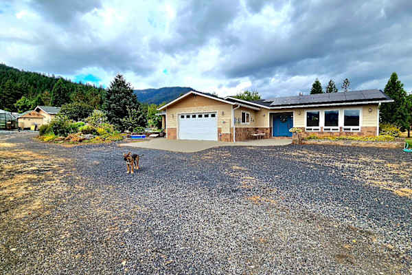 House sit in Williams, OR, US
