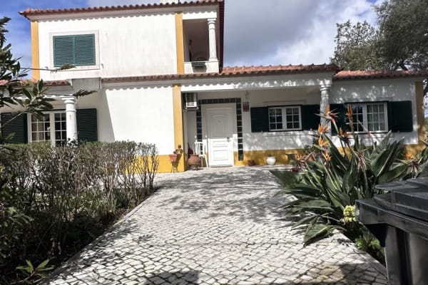 House sit in Sesimbra, Portugal