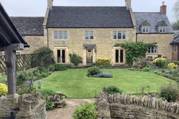 House sit in Broadway, United Kingdom