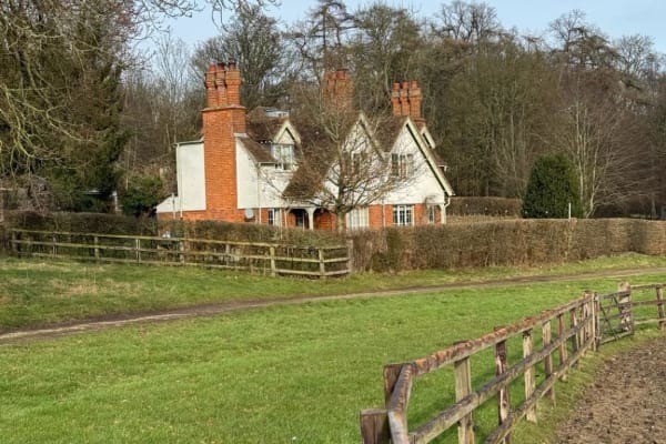 House sit in Hungerford, United Kingdom