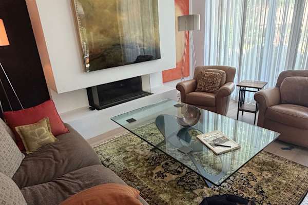House sit in Toronto, ON, Canada