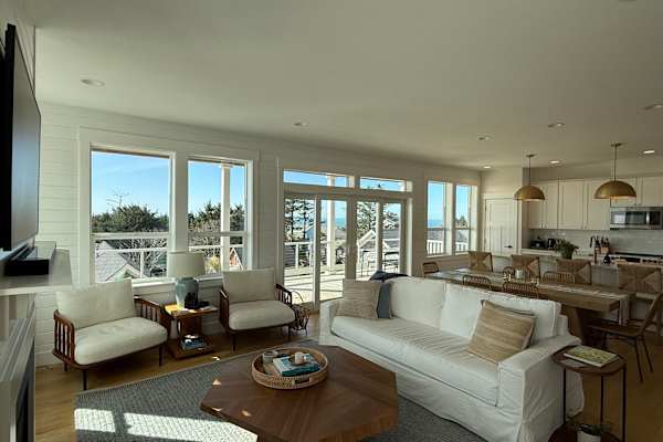 House sit in Lincoln City, OR, US