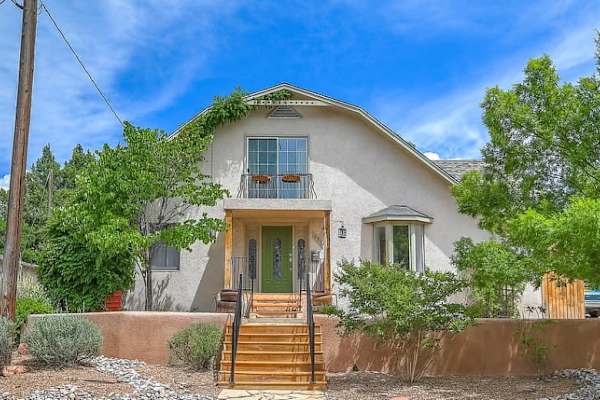 House sit in Albuquerque, NM, US