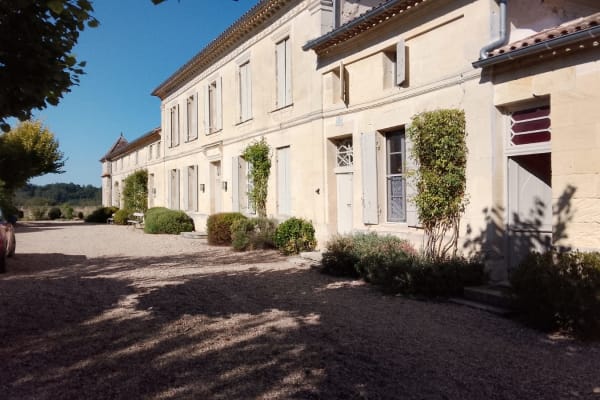 House sit in Rauzan, France